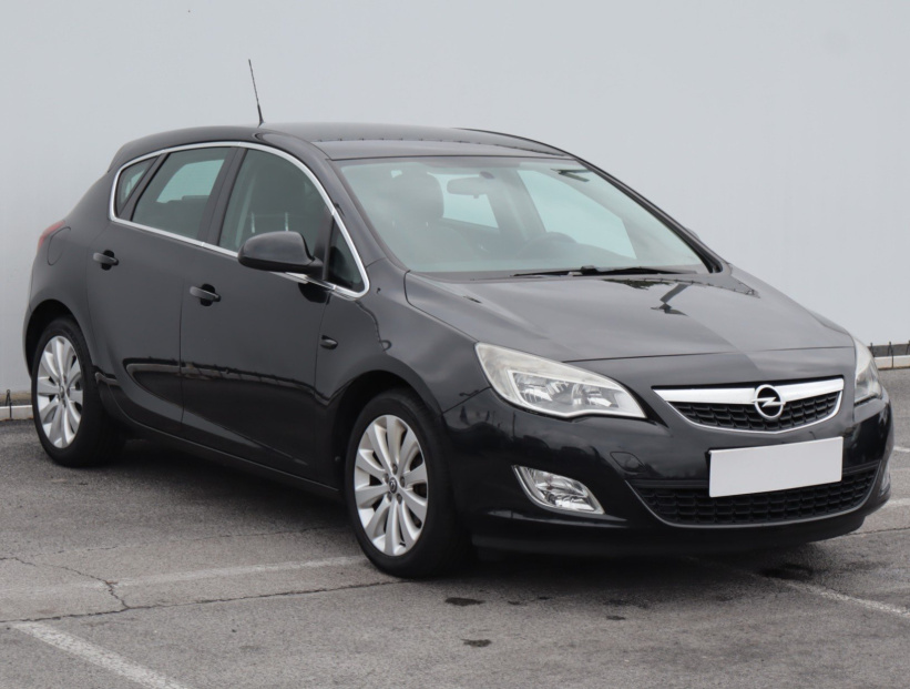 Opel Astra, 2011