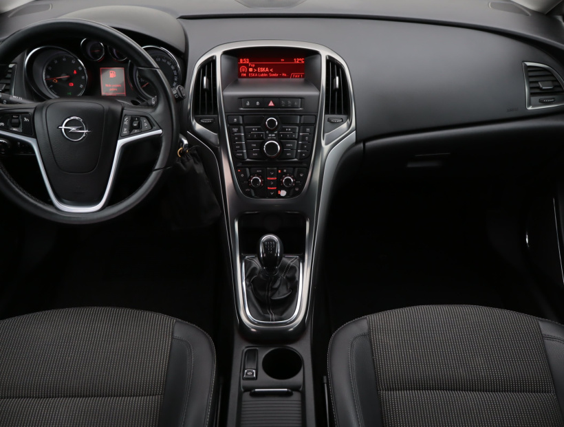Opel Astra, 2011