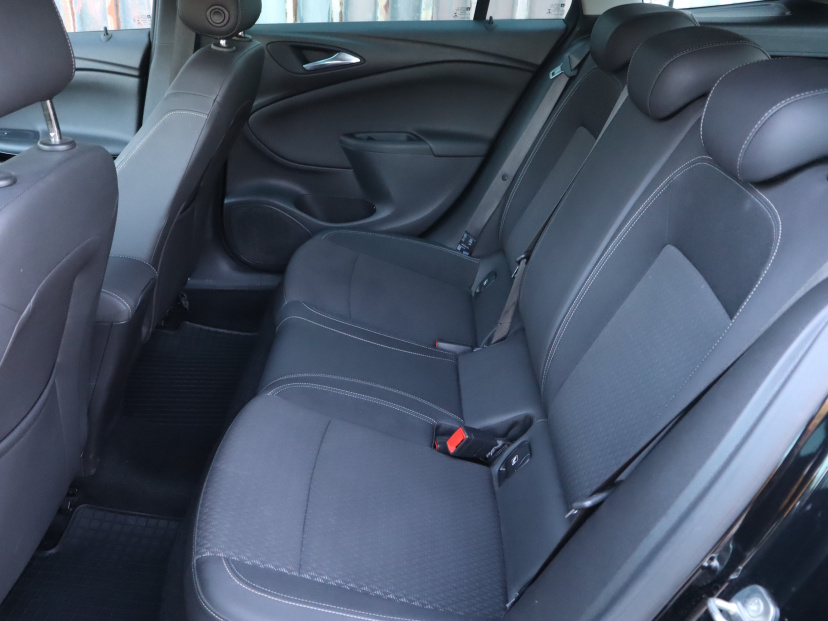 Opel Astra, 2018