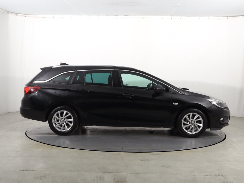 Opel Astra, 2018