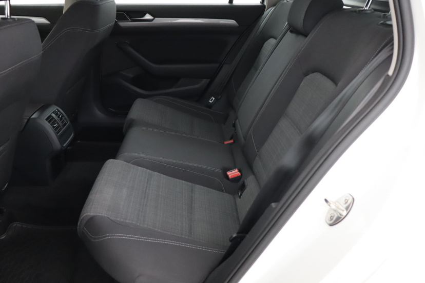 Volkswagen Passat, 2021