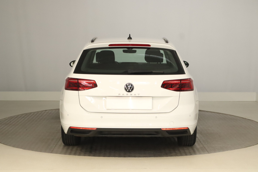 Volkswagen Passat, 2021