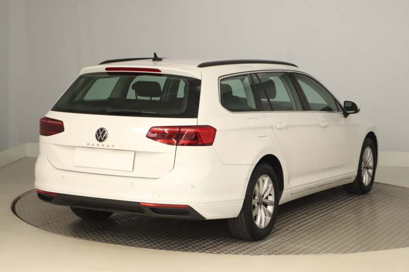 Volkswagen Passat, 2021