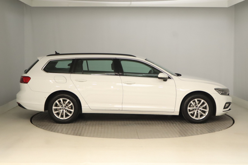 Volkswagen Passat, 2021
