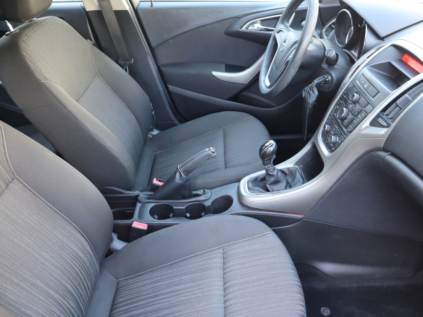 Opel Astra, 2010
