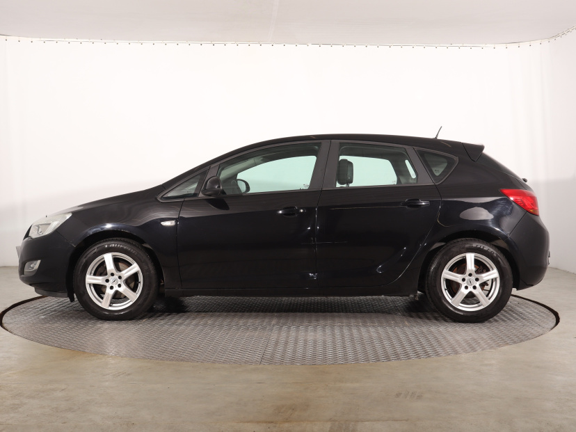 Opel Astra, 2010