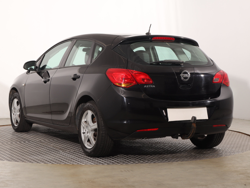 Opel Astra, 2010