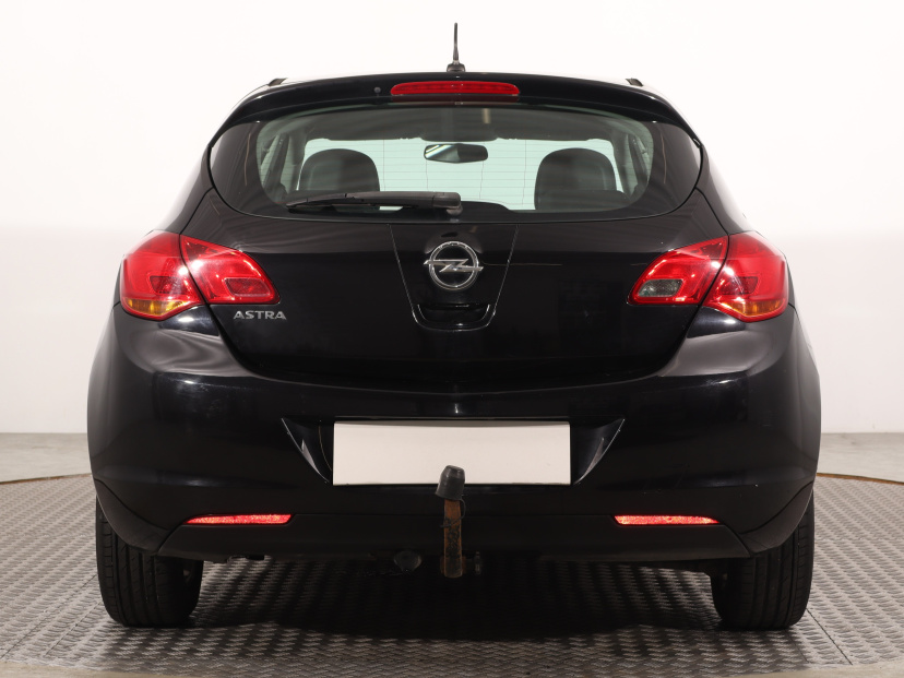 Opel Astra, 2010