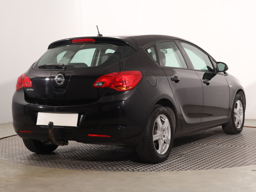 Opel Astra, 2010