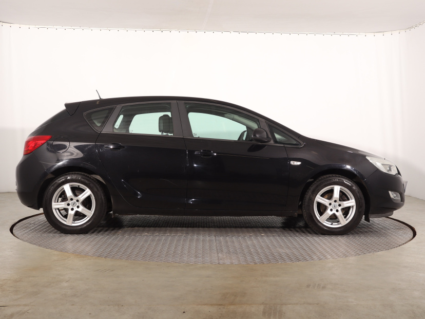 Opel Astra, 2010