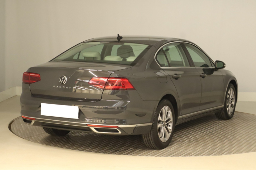 Volkswagen Passat, 2020