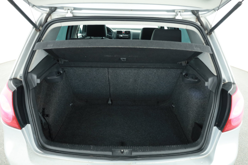 Volkswagen Golf, 2004
