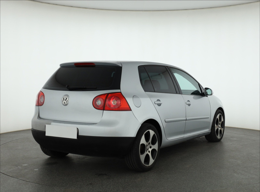 Volkswagen Golf, 2004