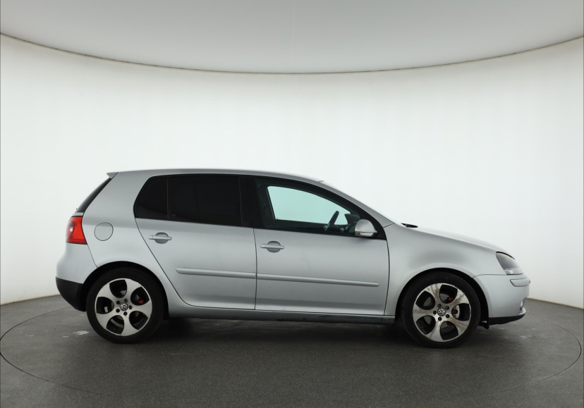 Volkswagen Golf, 2004