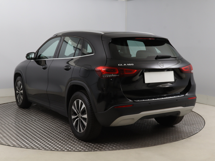 Mercedes-Benz GLA, 2021