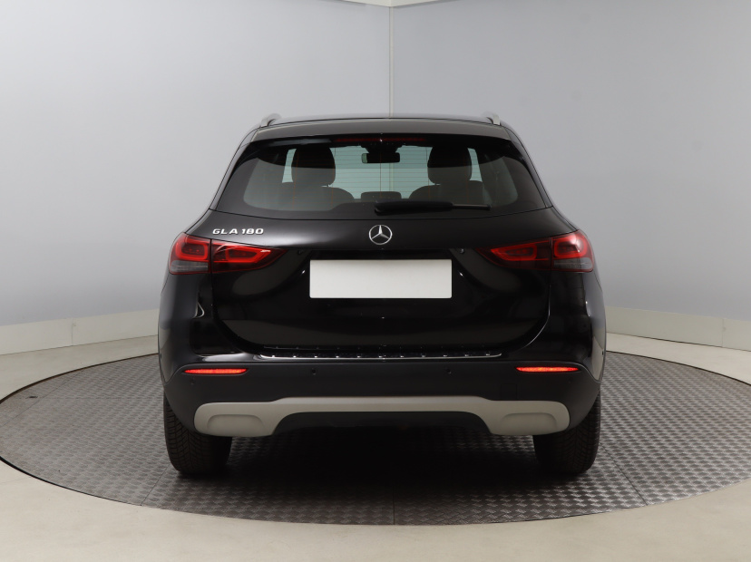 Mercedes-Benz GLA, 2021