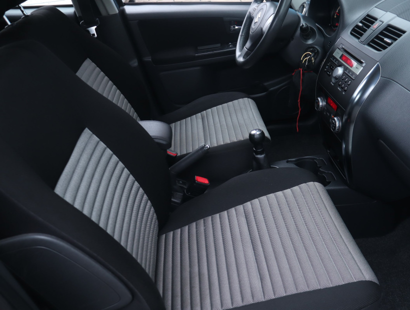 Suzuki SX4, 2010