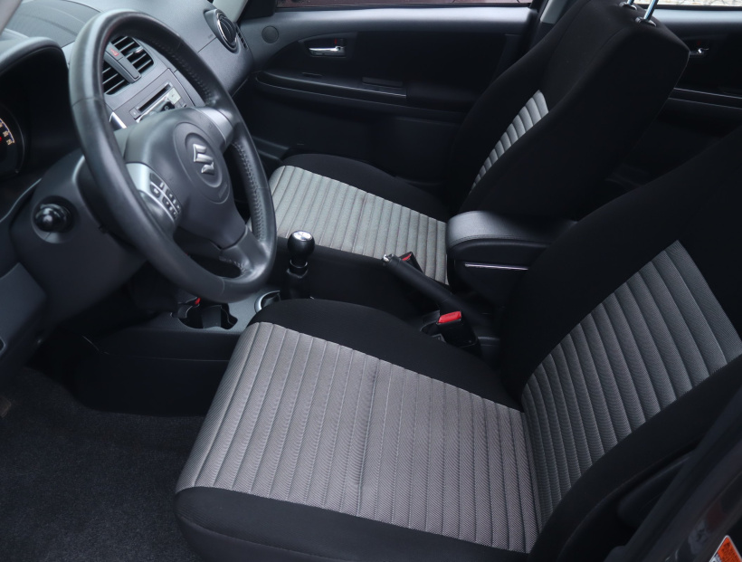 Suzuki SX4, 2010
