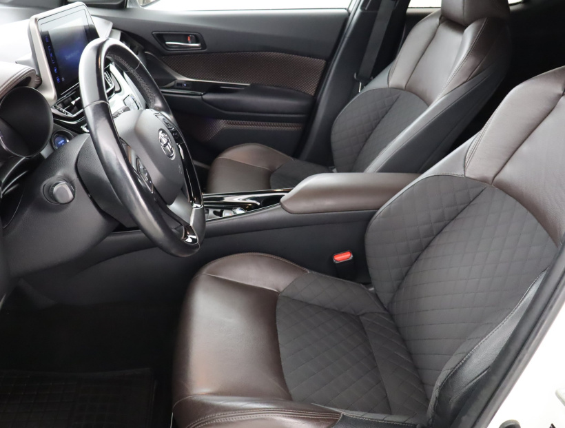 Toyota C-HR, 2017