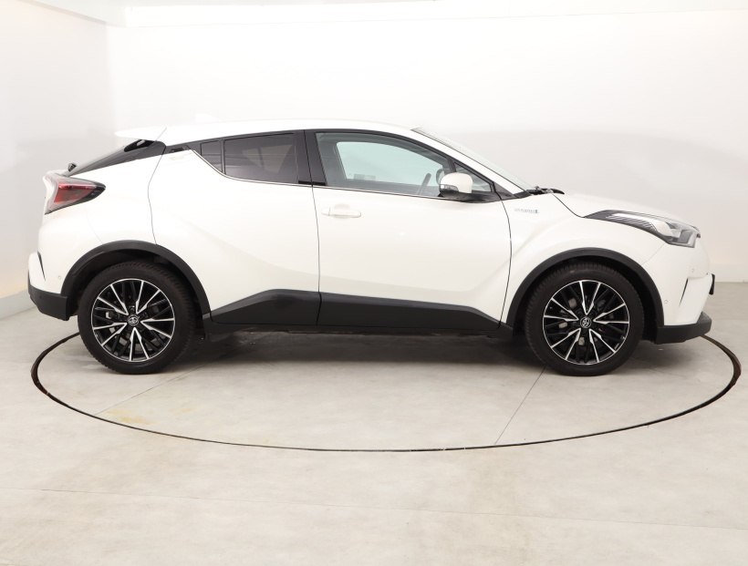 Toyota C-HR, 2017