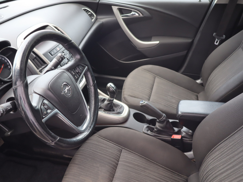 Opel Astra, 2010