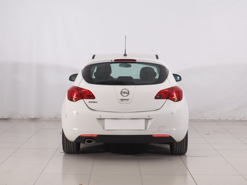 Opel Astra, 2010