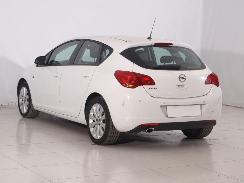Opel Astra, 2010