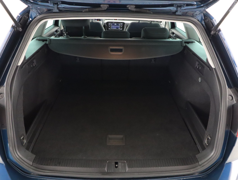 Volkswagen Passat, 2022