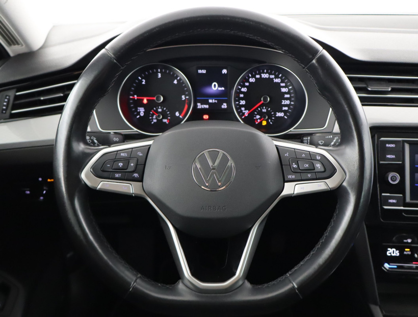 Volkswagen Passat, 2022