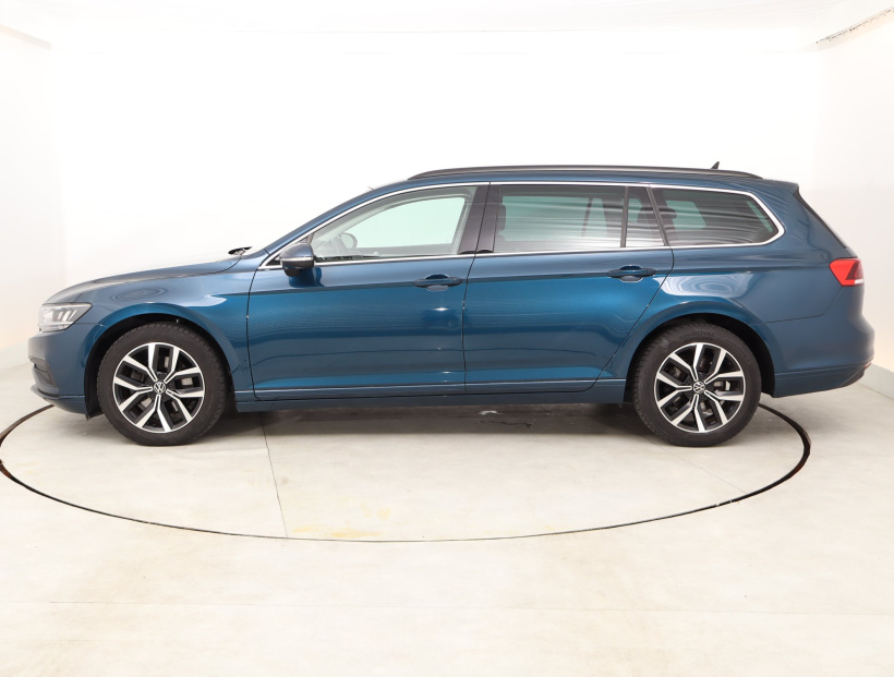 Volkswagen Passat, 2022