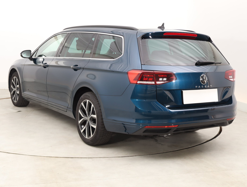 Volkswagen Passat, 2022