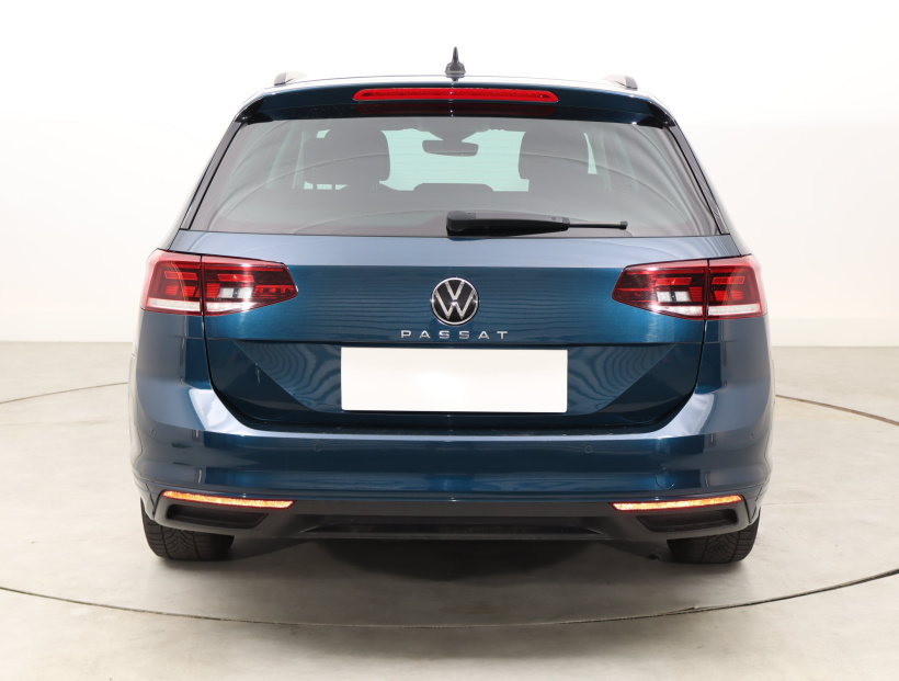 Volkswagen Passat, 2022