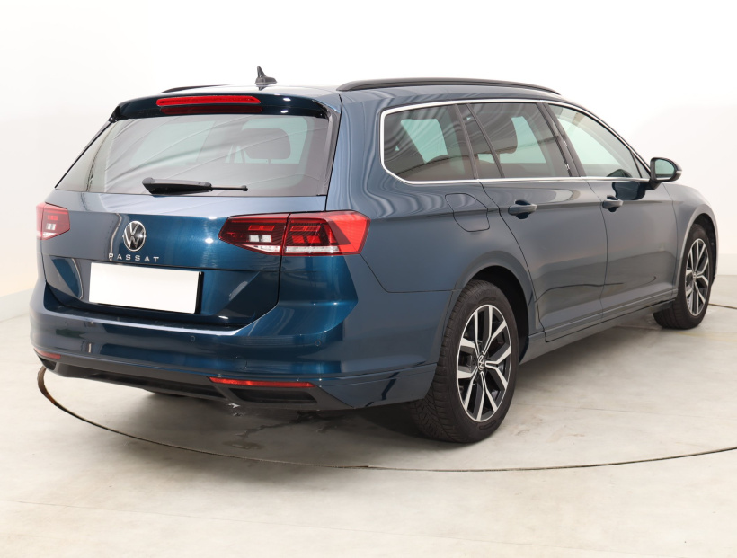 Volkswagen Passat, 2022