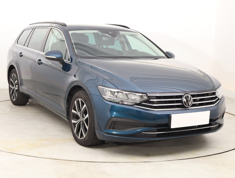 Volkswagen Passat, 2022
