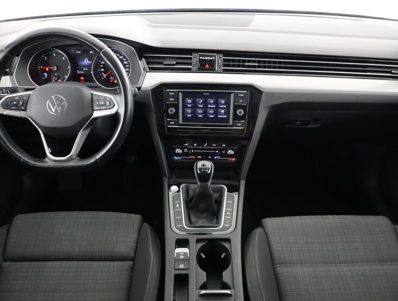 Volkswagen Passat, 2022