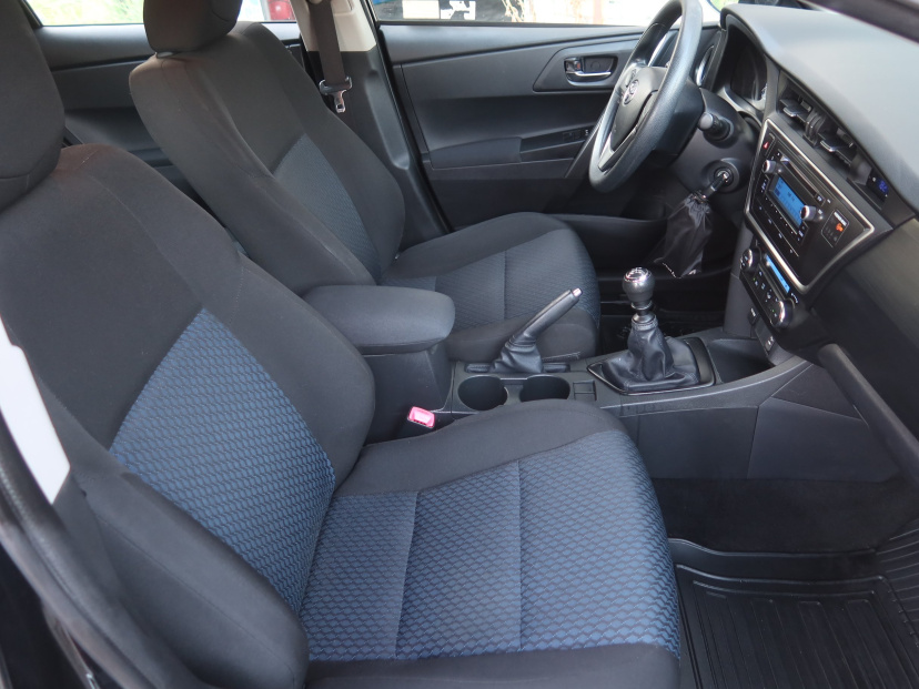 Toyota Auris, 2015
