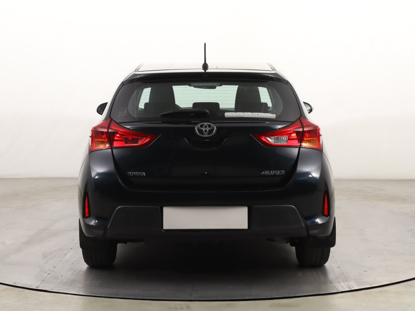 Toyota Auris, 2015