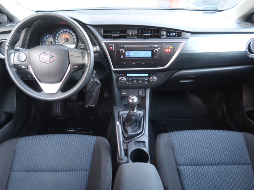 Toyota Auris, 2015