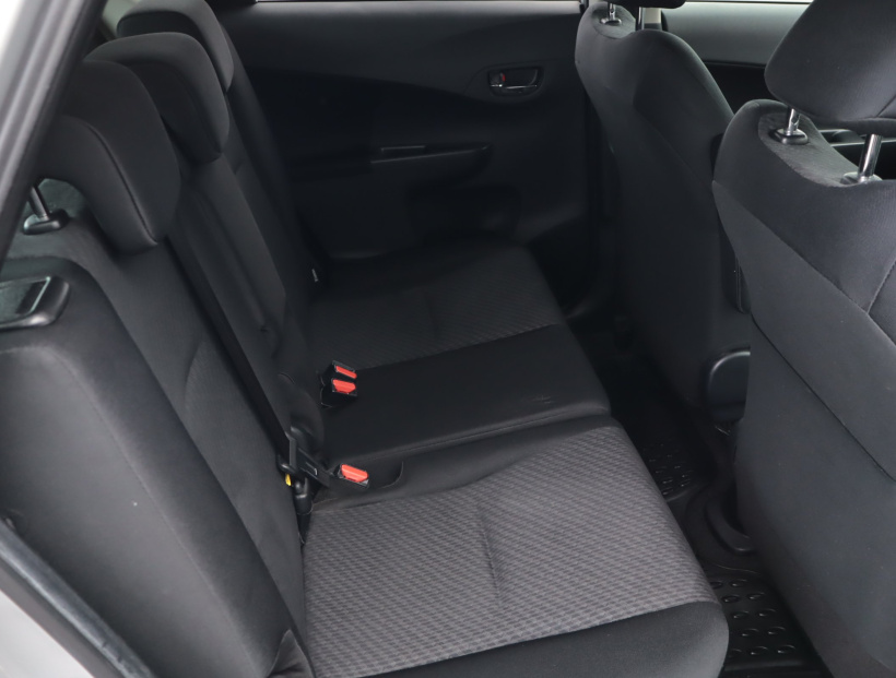 Toyota Verso-S, 2011