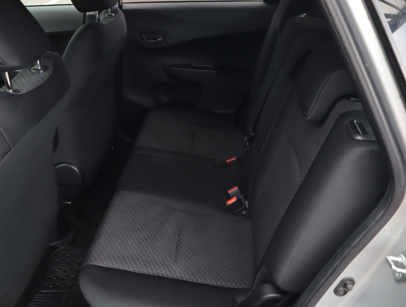 Toyota Verso-S, 2011