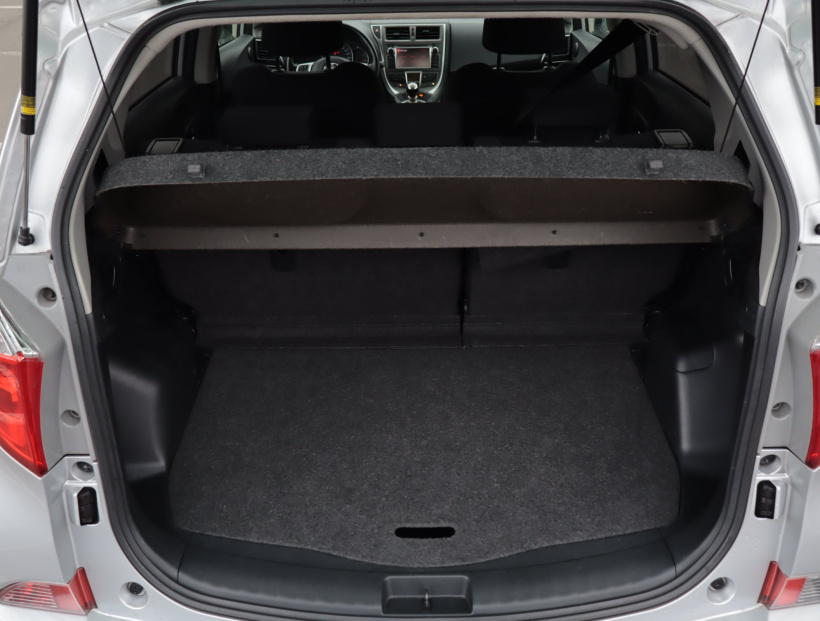 Toyota Verso-S, 2011