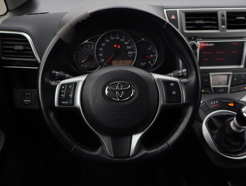Toyota Verso-S, 2011