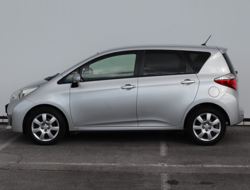Toyota Verso-S, 2011