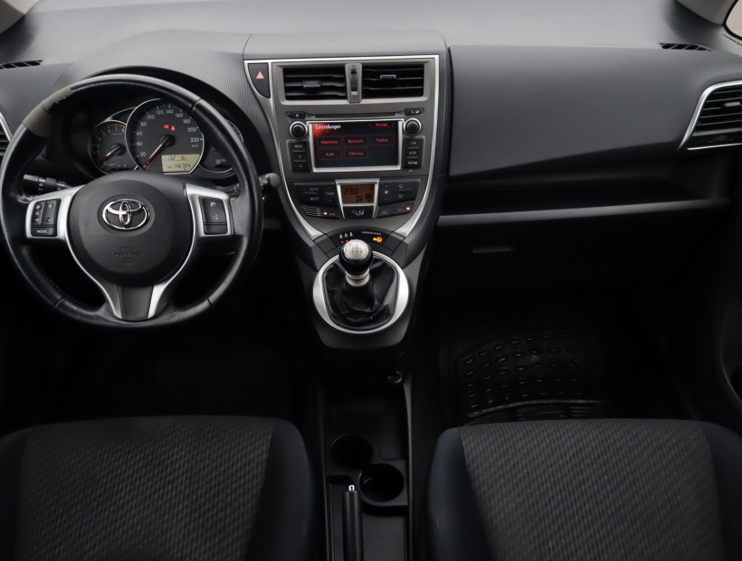 Toyota Verso-S, 2011