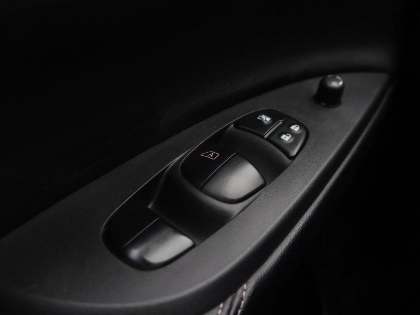 Nissan Pulsar, 2015