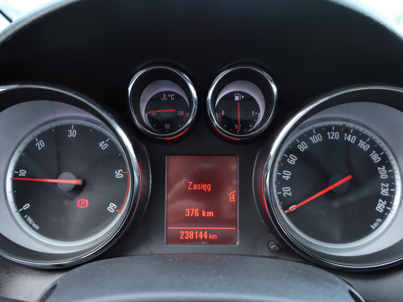 Opel Astra, 2011