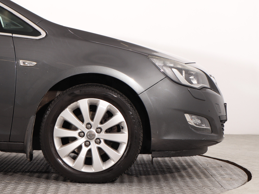 Opel Astra, 2011
