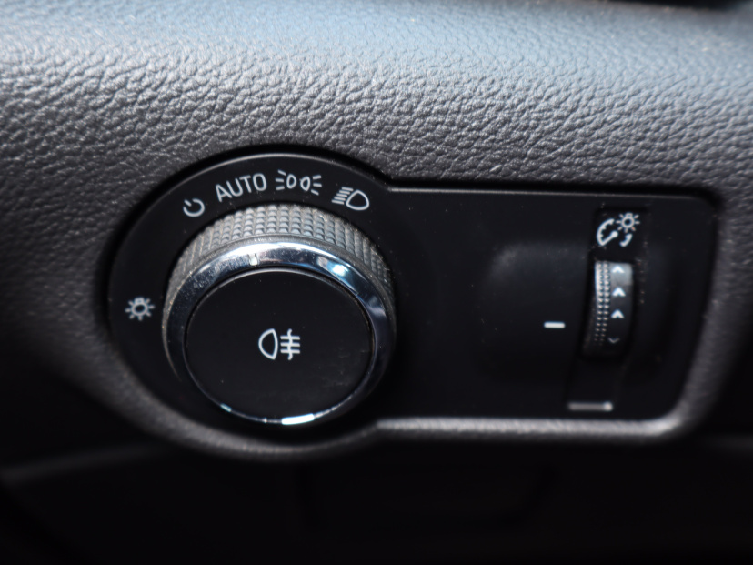 Opel Astra, 2011
