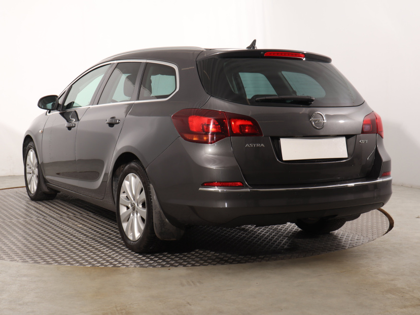 Opel Astra, 2011
