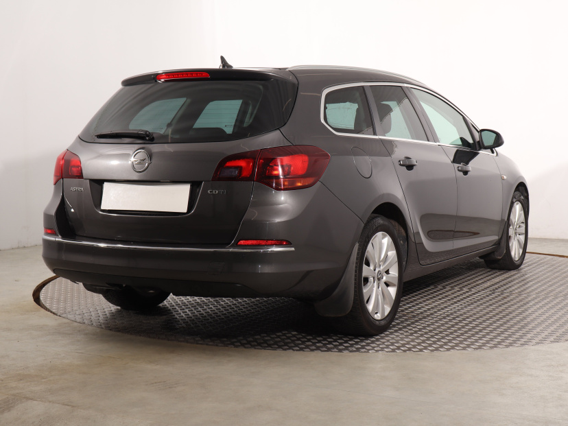 Opel Astra, 2011